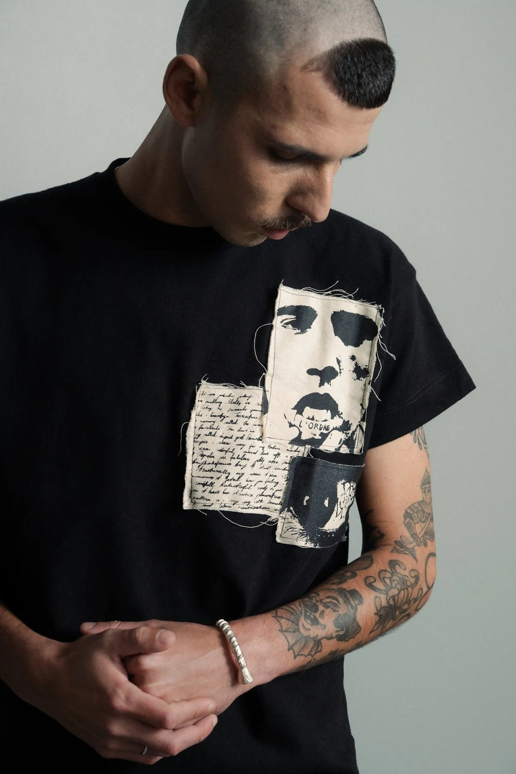 PATCHES TEE